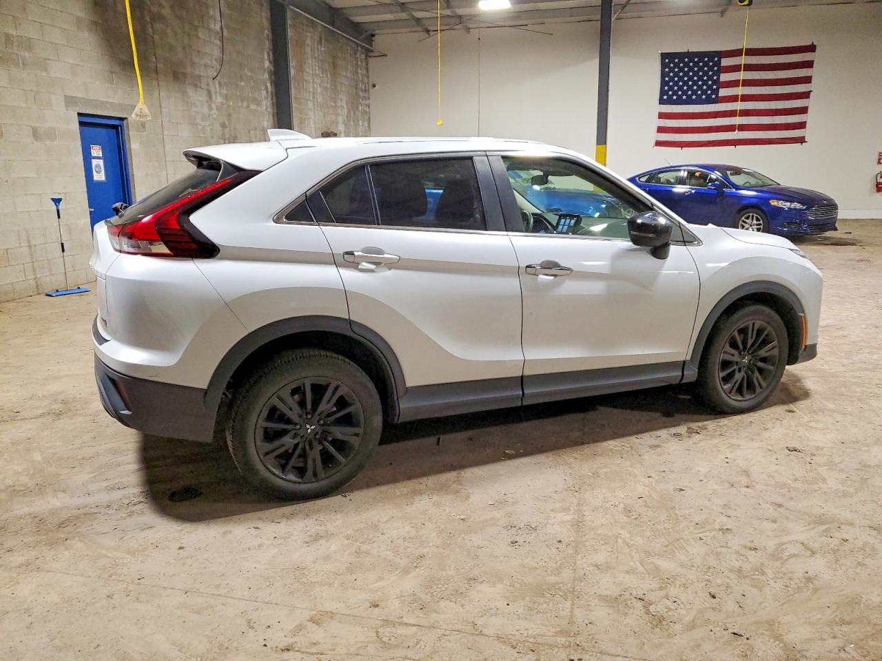 2023 MITSUBISHI ECLIPSE CROSS LE photo 3