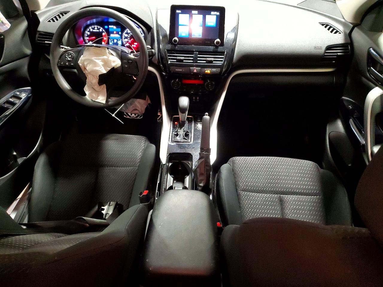 2023 MITSUBISHI ECLIPSE CROSS LE photo 8