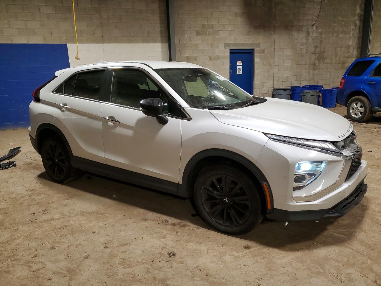 2023 MITSUBISHI ECLIPSE CROSS LE photo 4