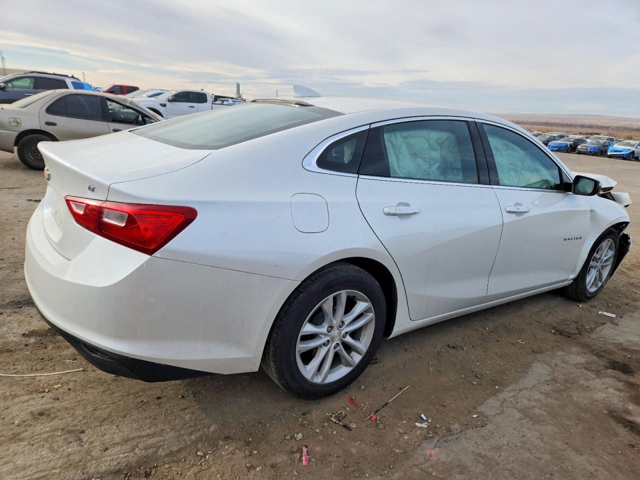 2017 CHEVROLET MALIBU LT photo 3