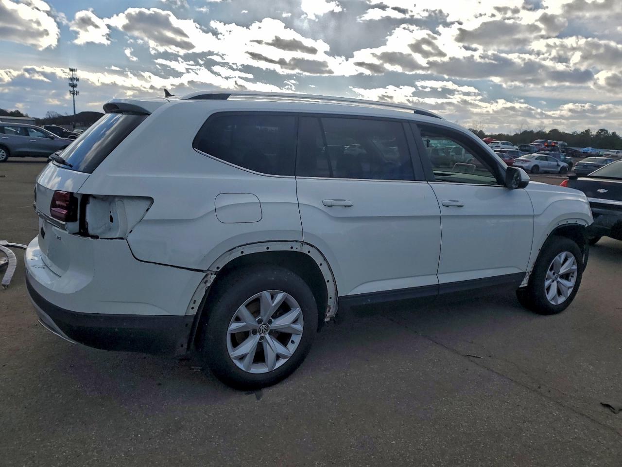 2018 VOLKSWAGEN ATLAS S photo 3