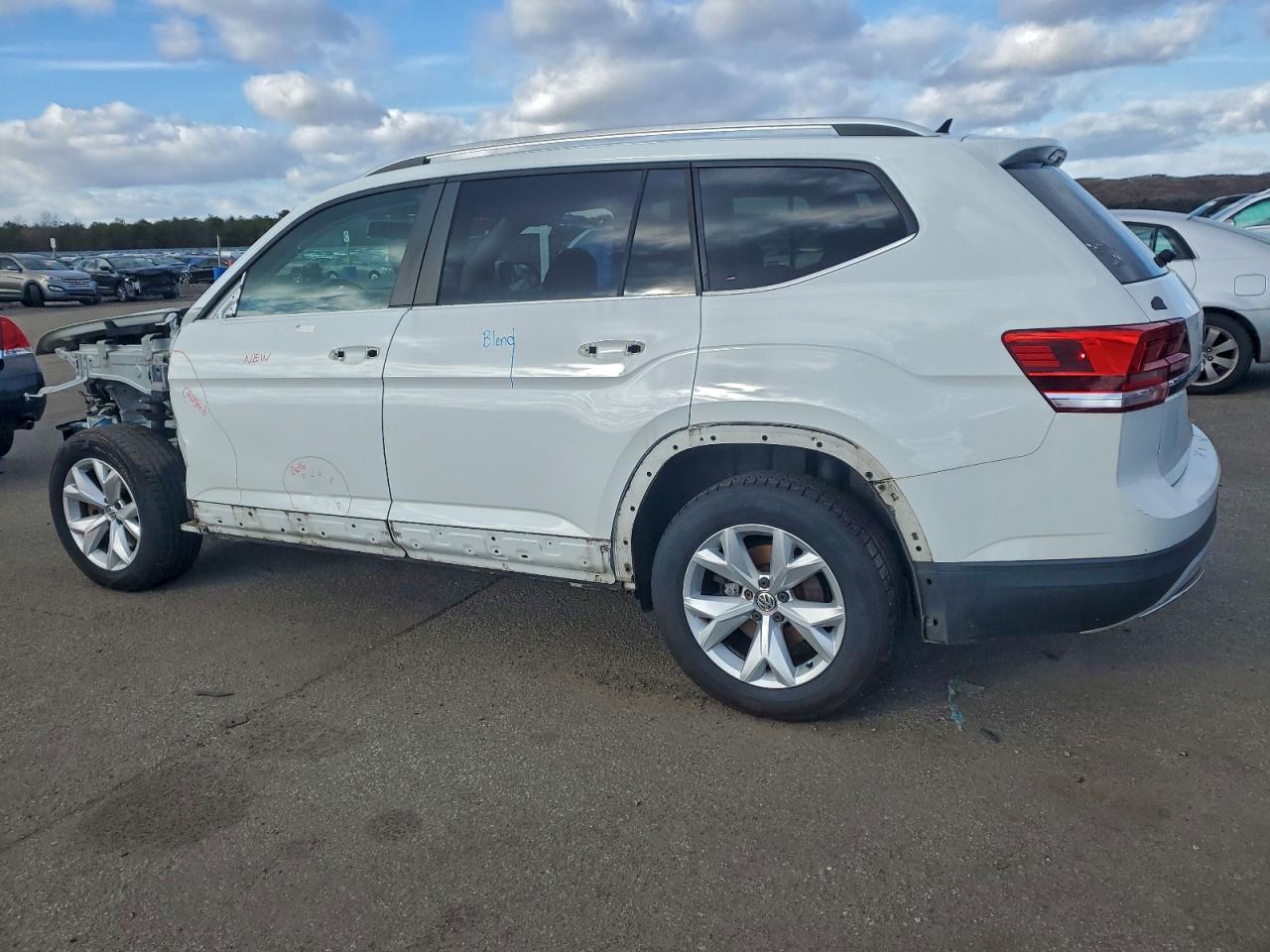 2018 VOLKSWAGEN ATLAS S photo 2