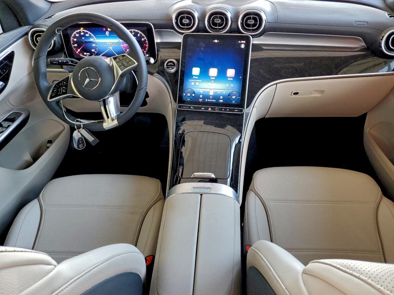 2025 MERCEDES-BENZ GLC 300 photo 8