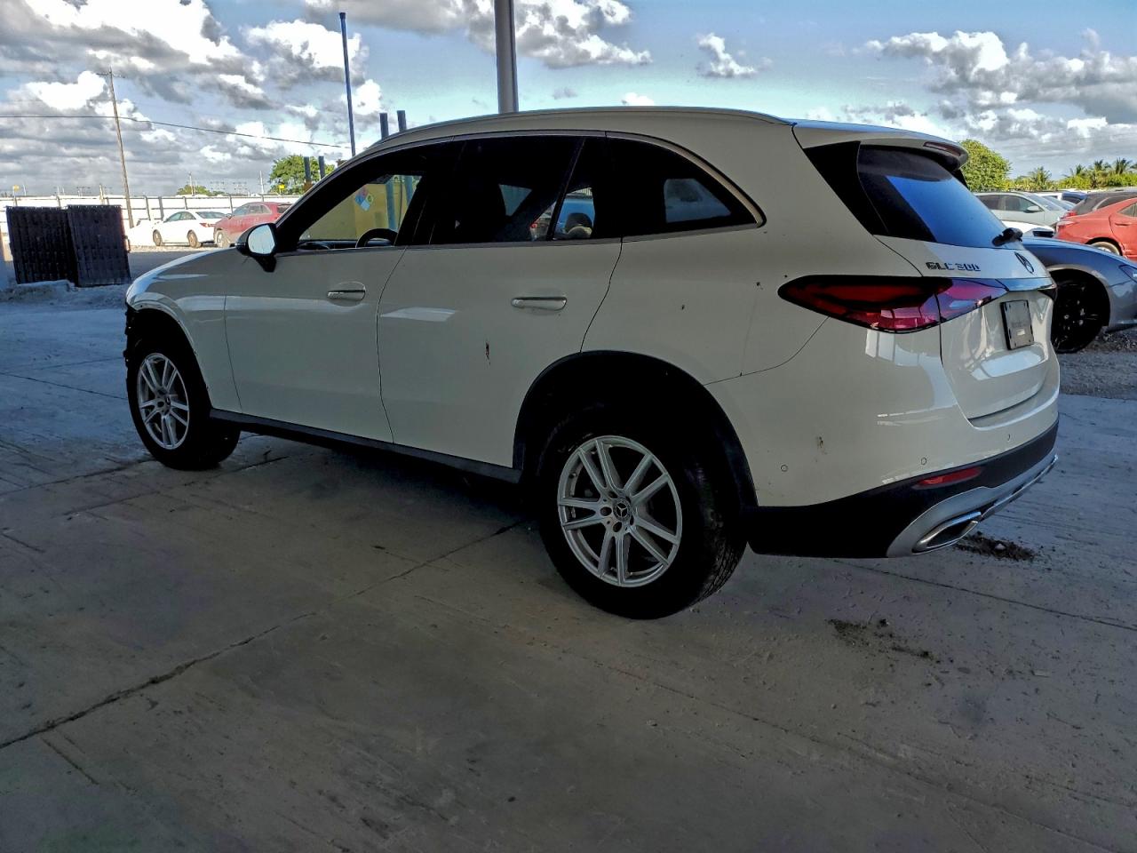 2025 MERCEDES-BENZ GLC 300 photo 2