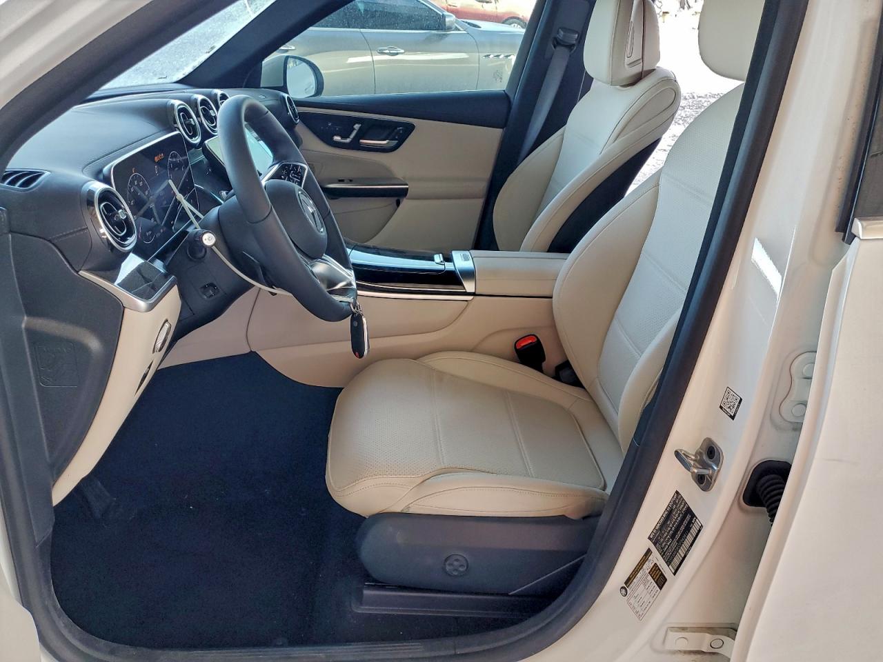 2025 MERCEDES-BENZ GLC 300 photo 7