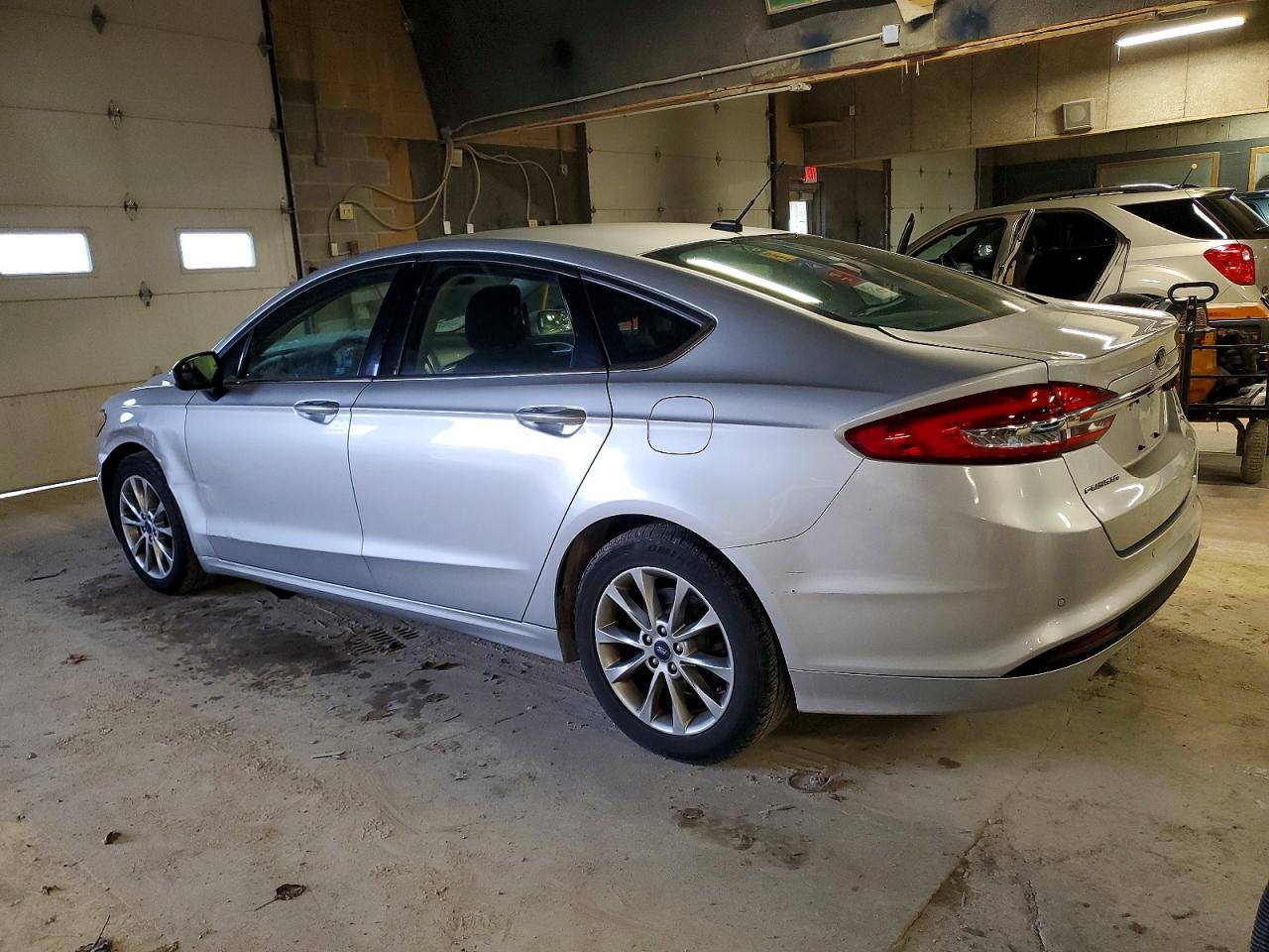 2017 FORD FUSION SE photo 2