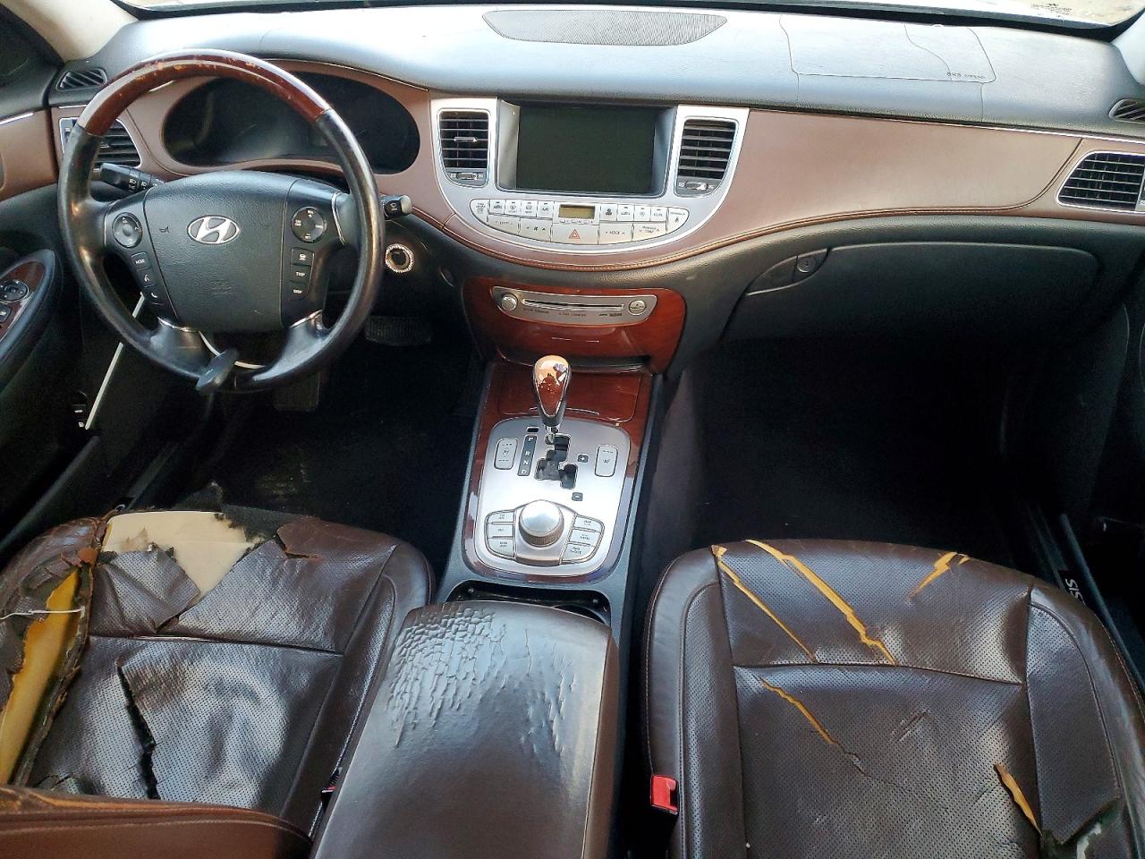 2011 HYUNDAI GENESIS 4.6L photo 8