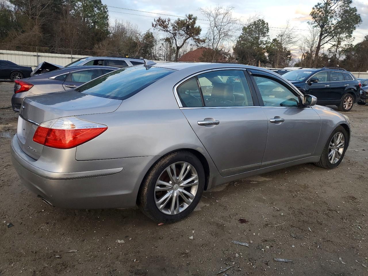 2011 HYUNDAI GENESIS 4.6L photo 3