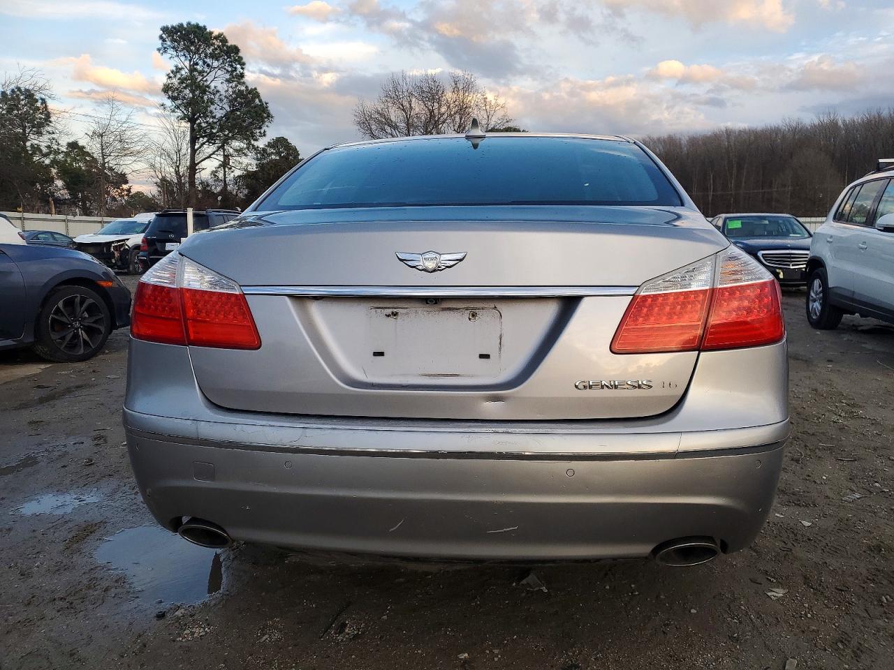 2011 HYUNDAI GENESIS 4.6L photo 6