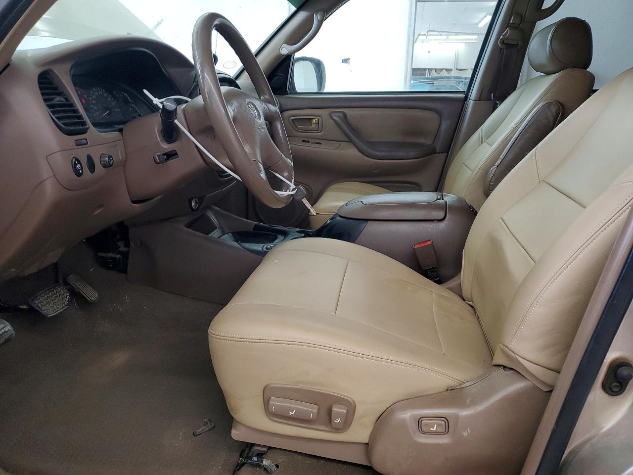 2002 TOYOTA SEQUOIA SR5 photo 7