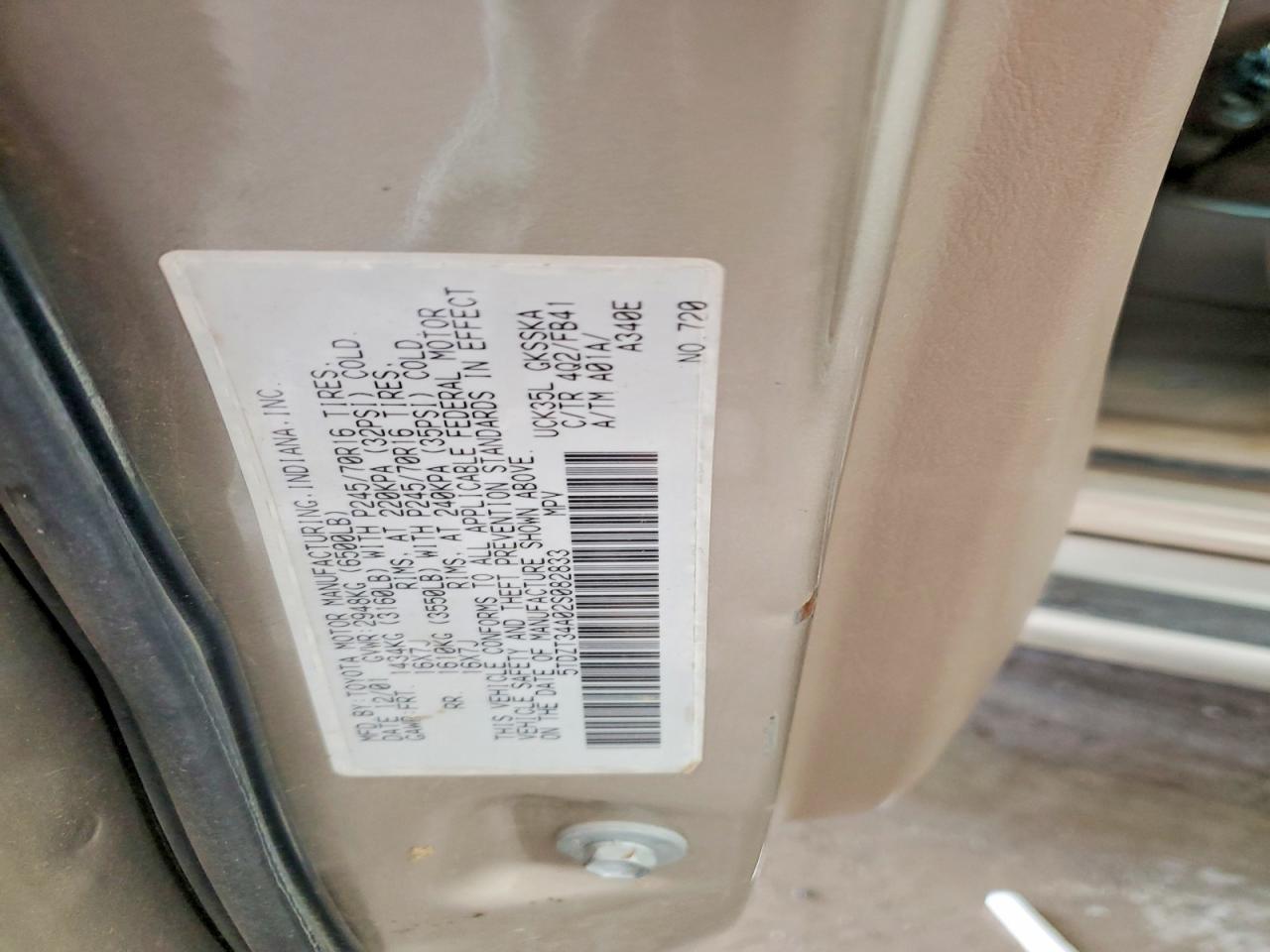 2002 TOYOTA SEQUOIA SR5 photo 14