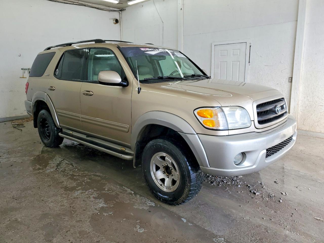 2002 TOYOTA SEQUOIA SR5 photo 4