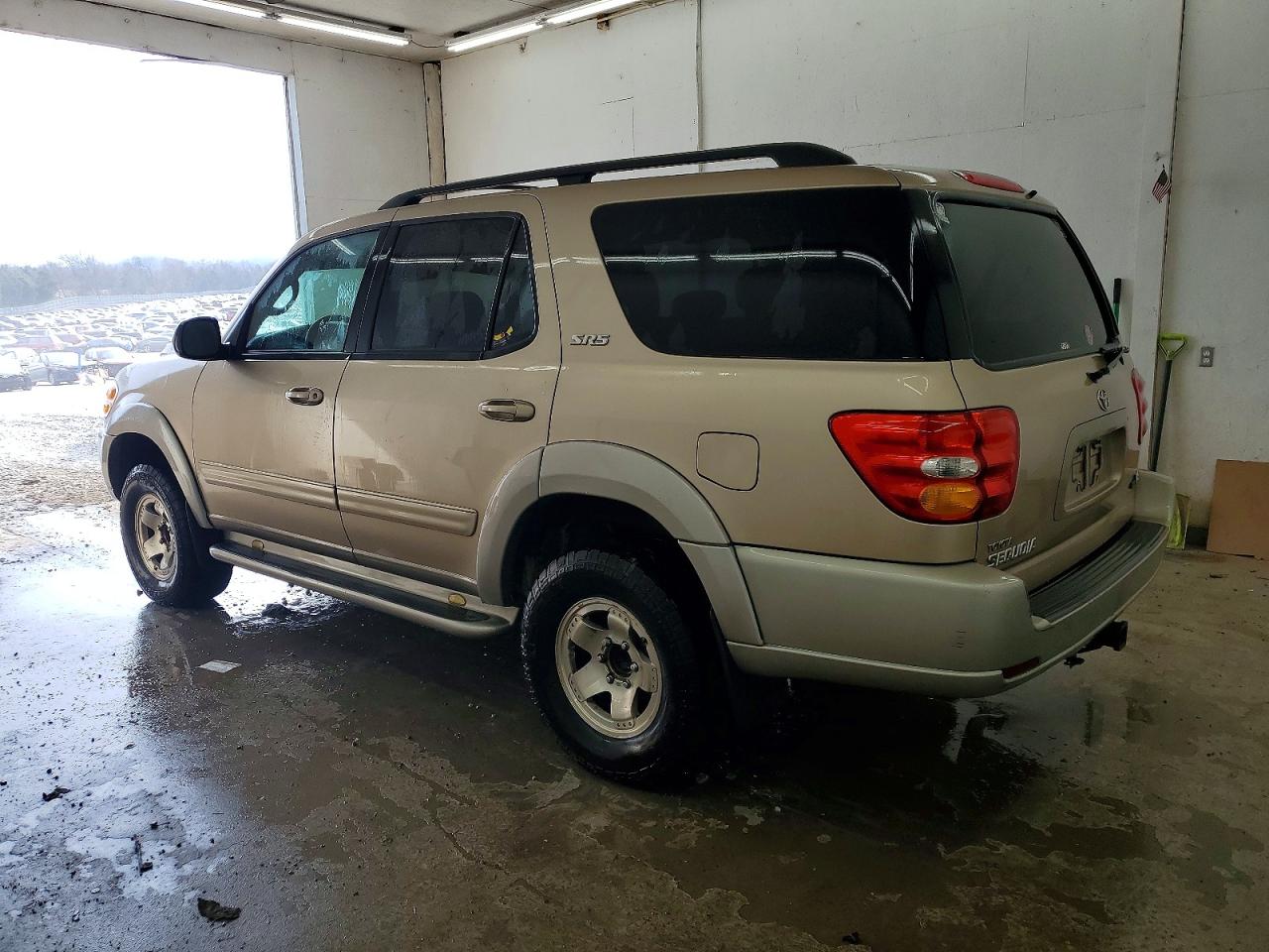 2002 TOYOTA SEQUOIA SR5 photo 2