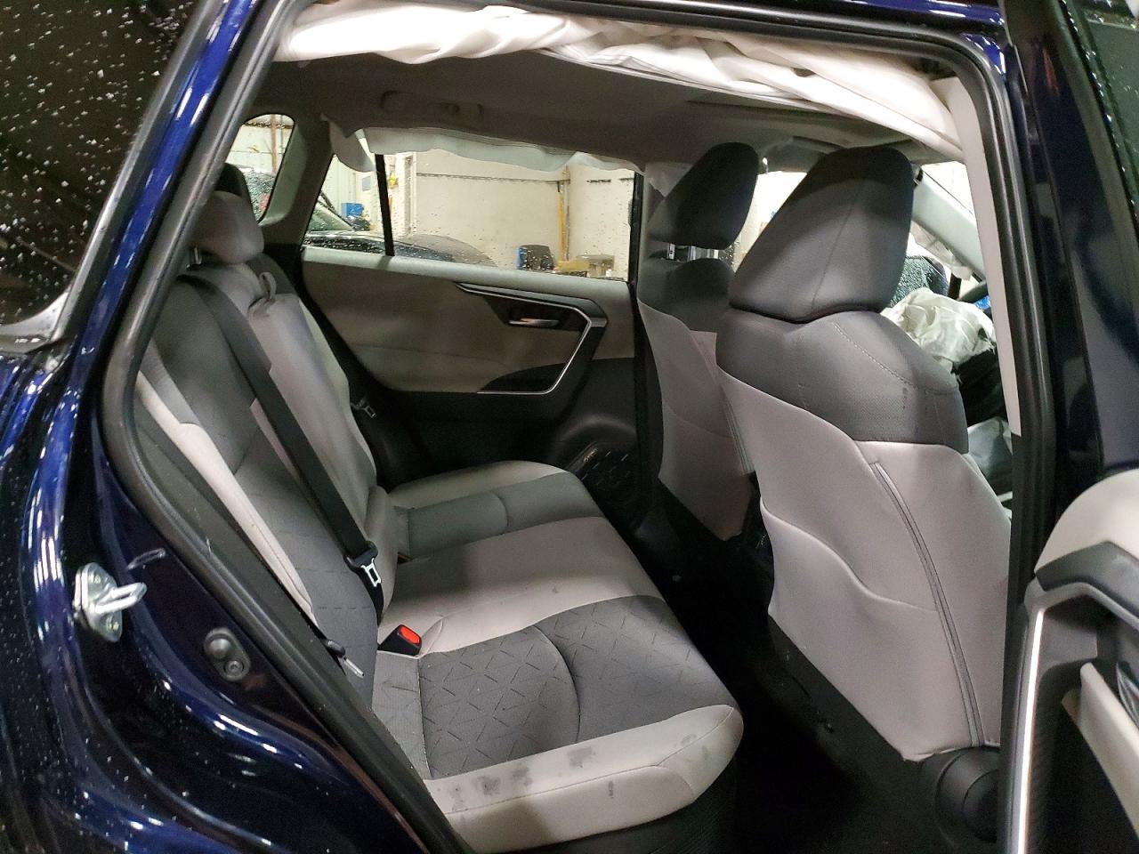 2025 TOYOTA RAV4 XLE photo 11