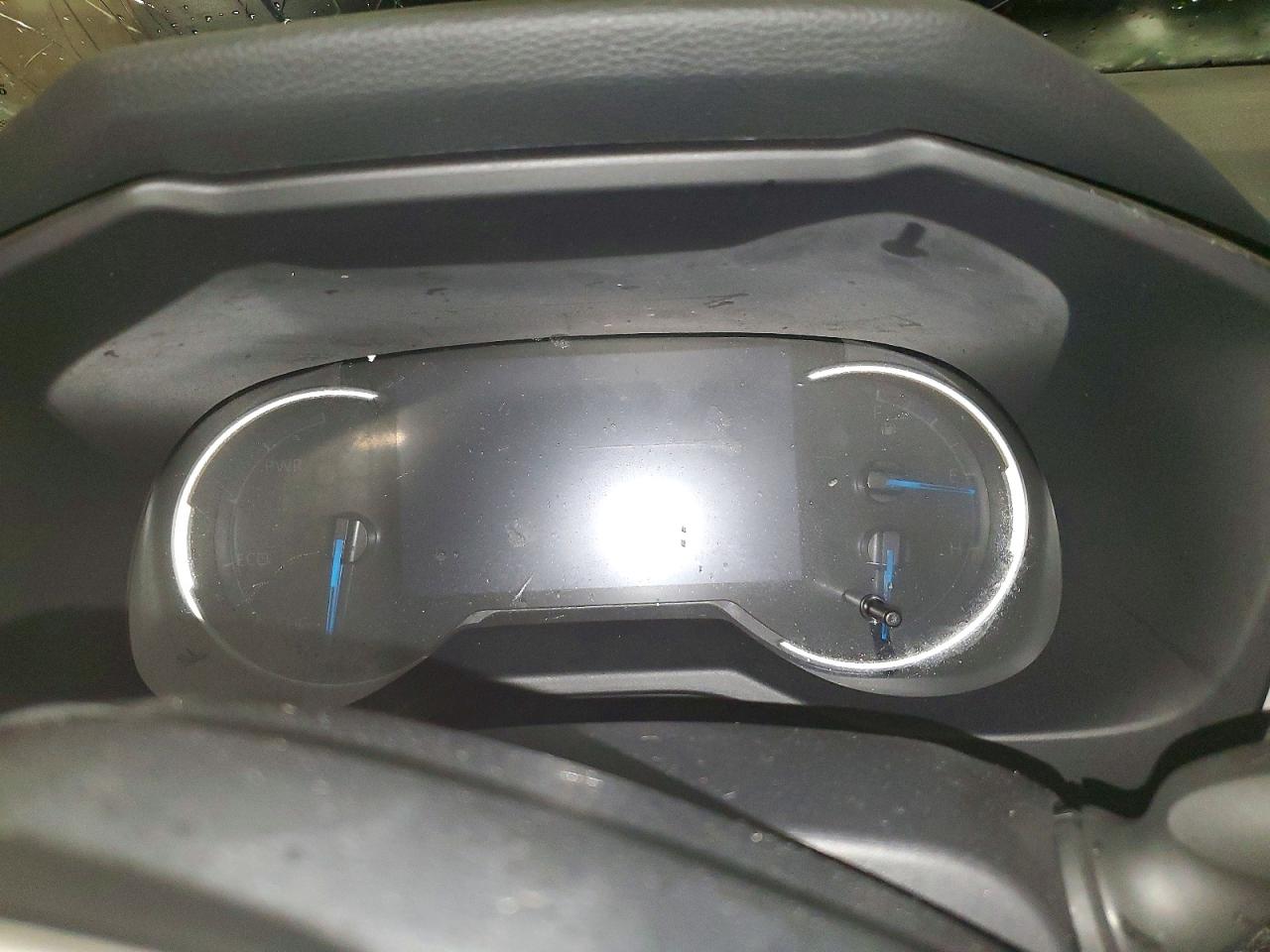 2025 TOYOTA RAV4 XLE photo 9
