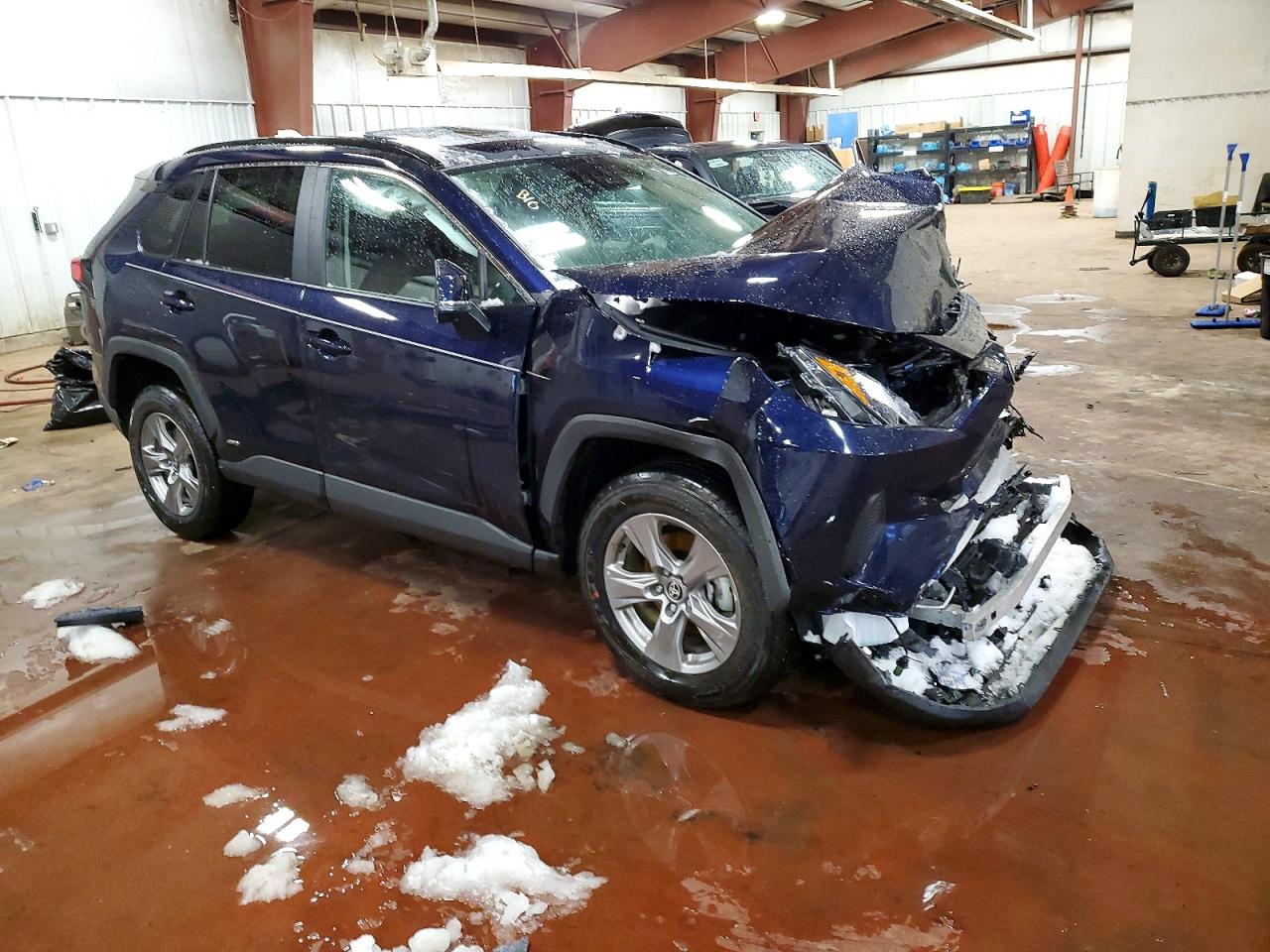 2025 TOYOTA RAV4 XLE photo 4