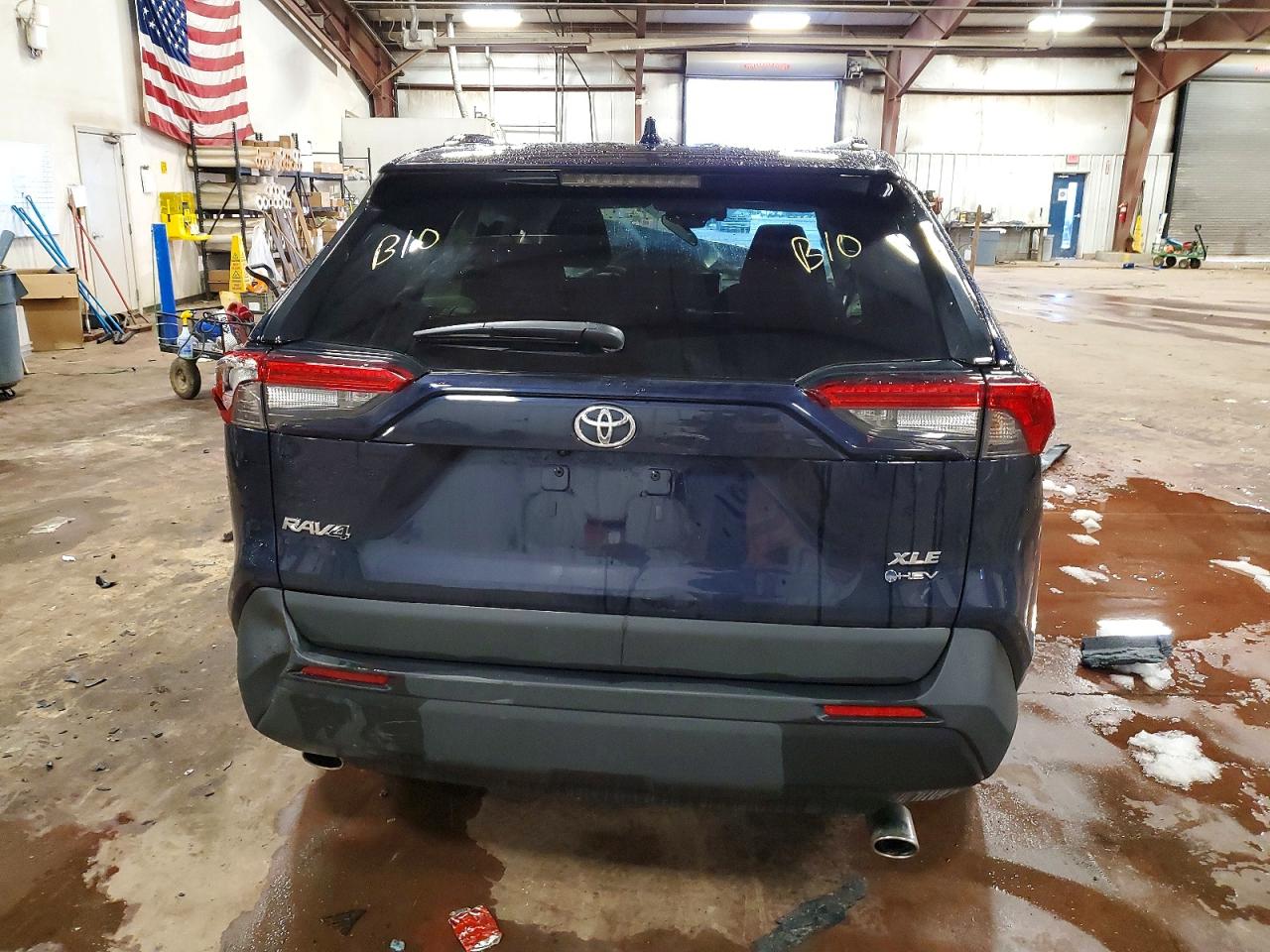 2025 TOYOTA RAV4 XLE photo 6