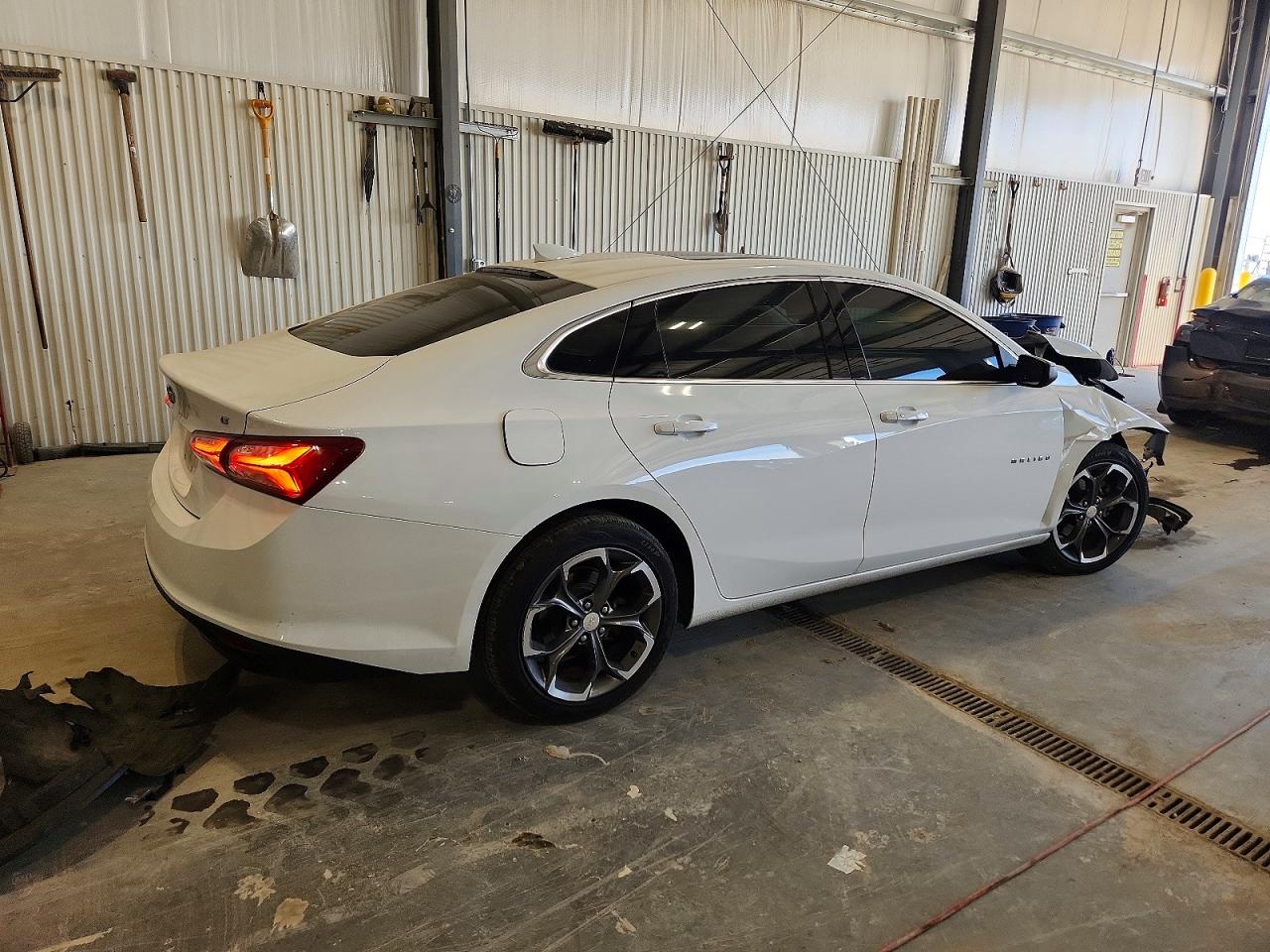2021 CHEVROLET MALIBU LT photo 3