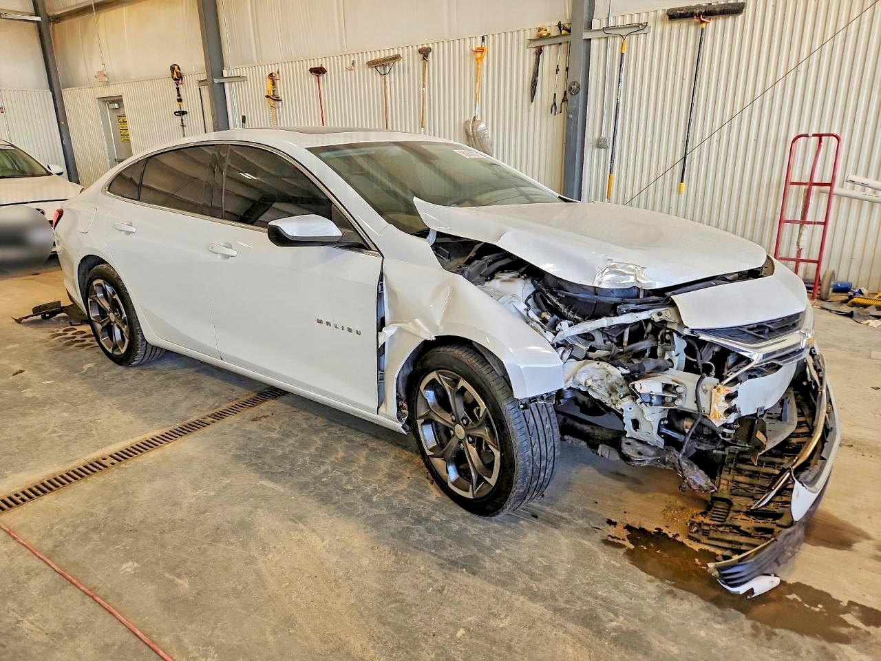 2021 CHEVROLET MALIBU LT photo 4