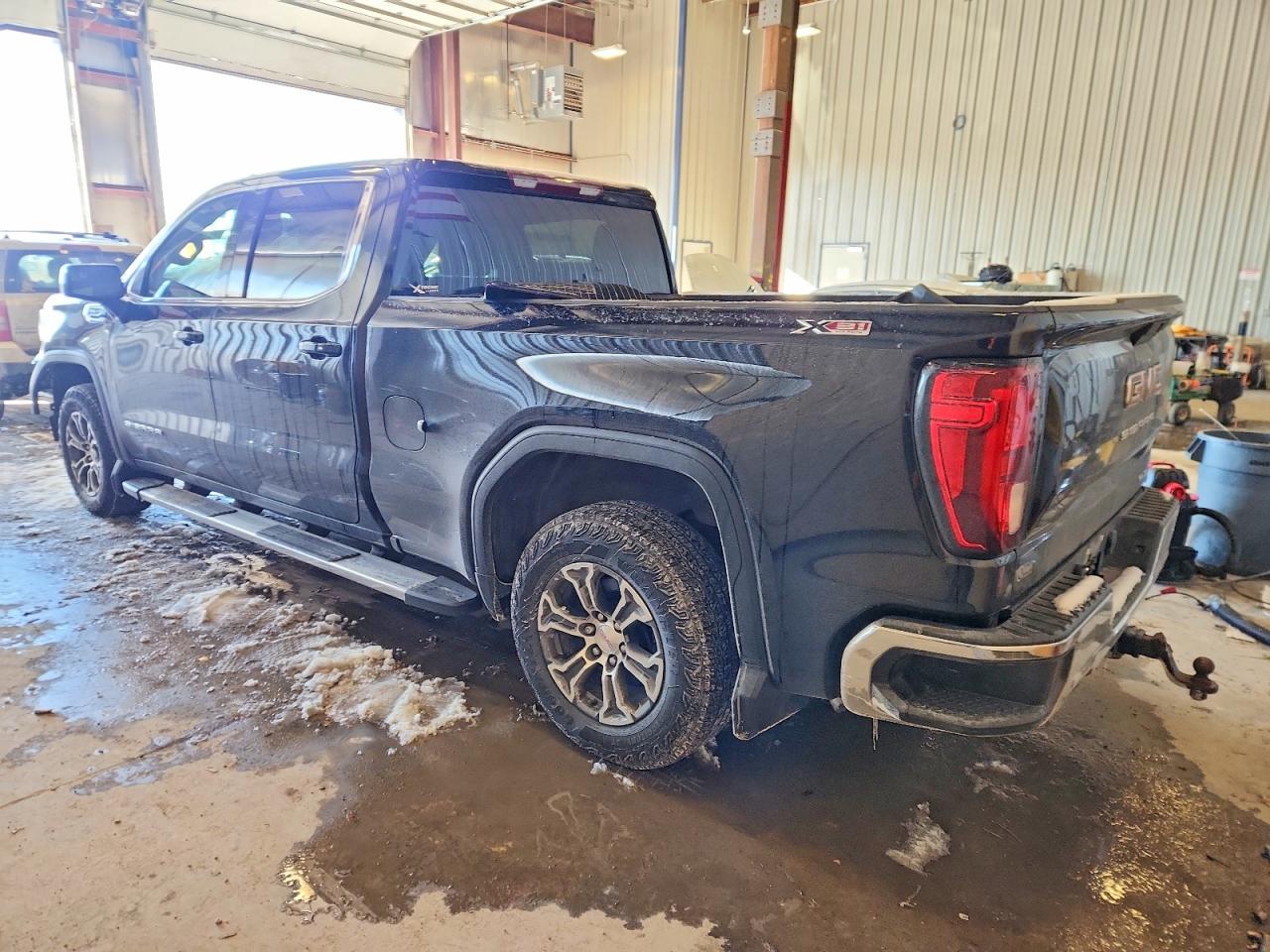 2021 GMC SIERRA K1500 SLE photo 2