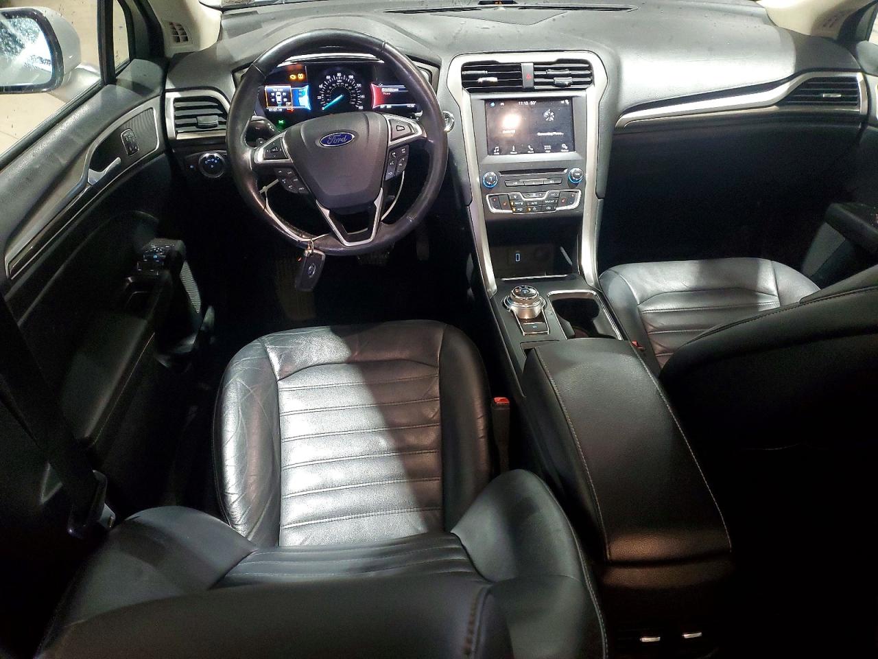 2017 FORD FUSION SE photo 8