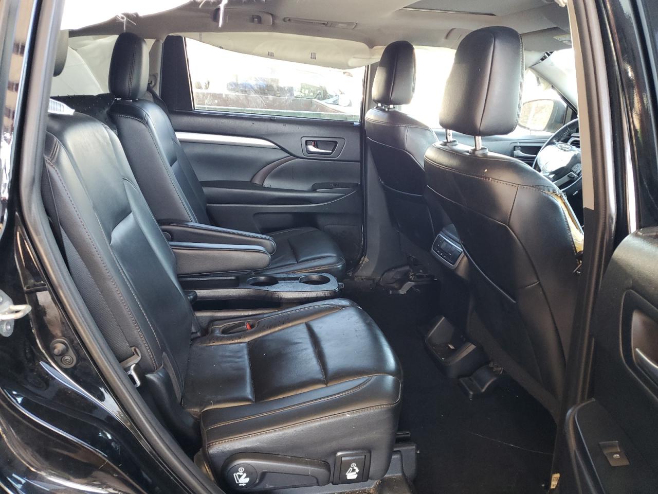 2019 TOYOTA HIGHLANDER SE photo 10