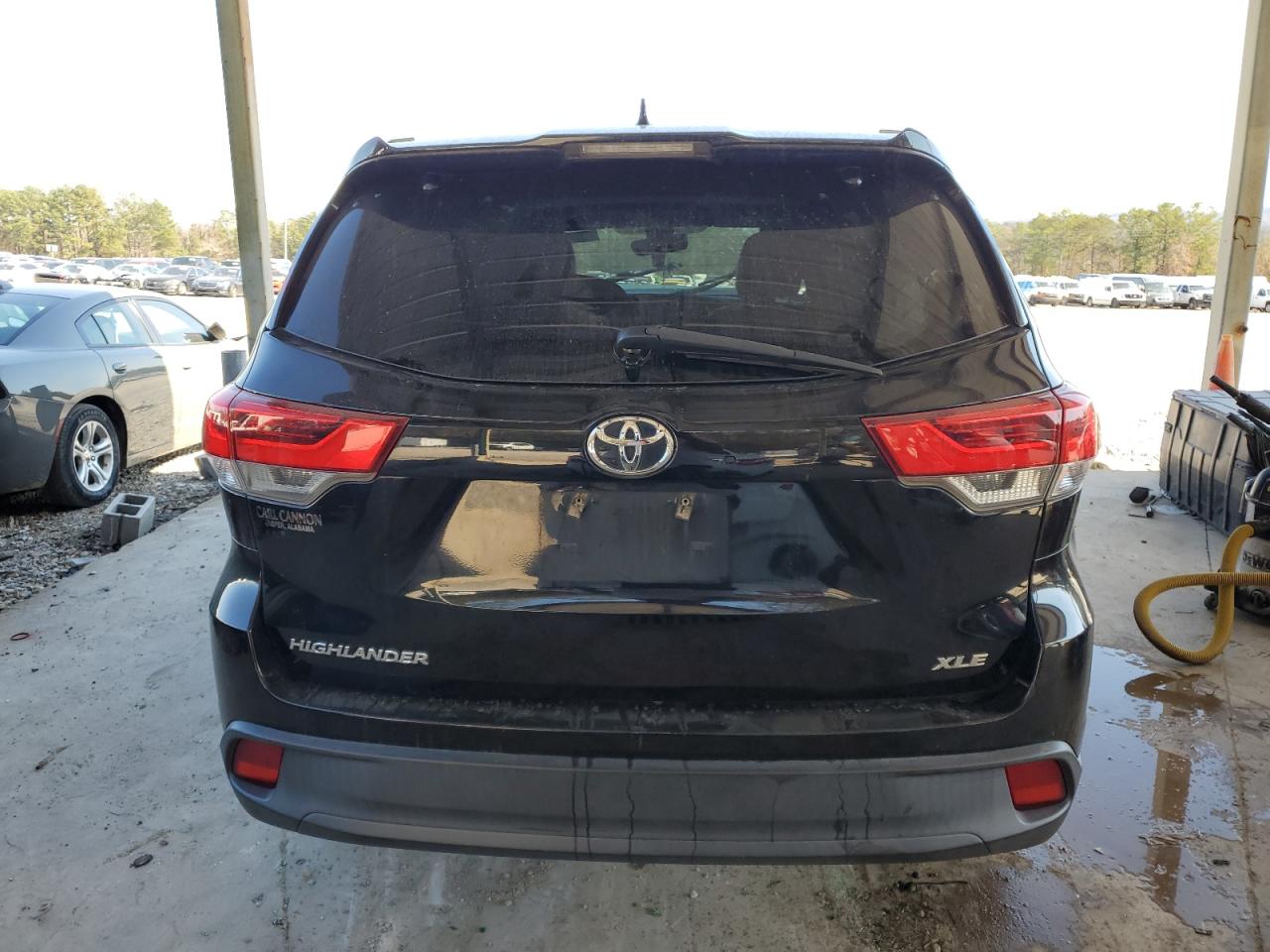 2019 TOYOTA HIGHLANDER SE photo 6