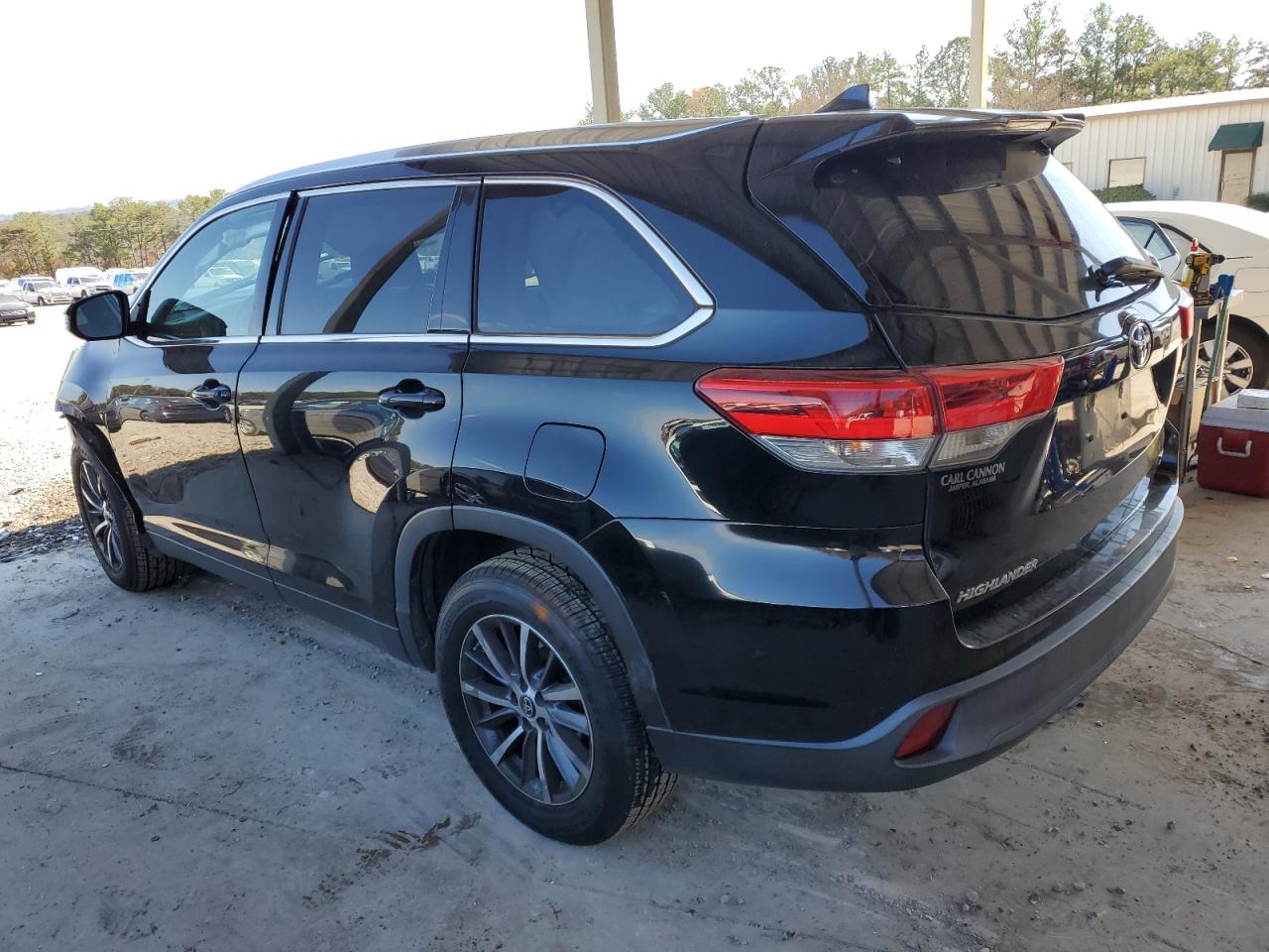 2019 TOYOTA HIGHLANDER SE photo 2