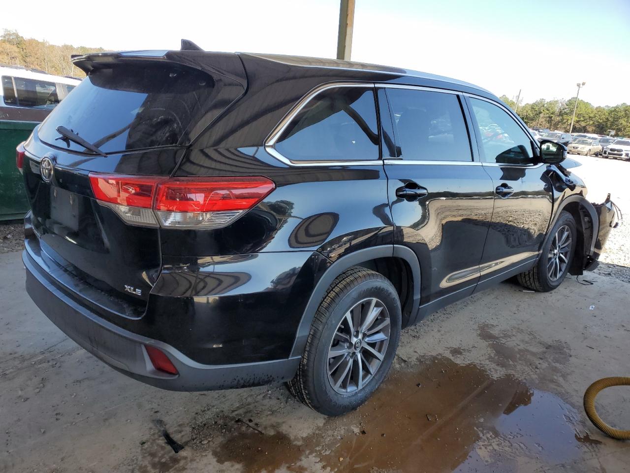 2019 TOYOTA HIGHLANDER SE photo 3