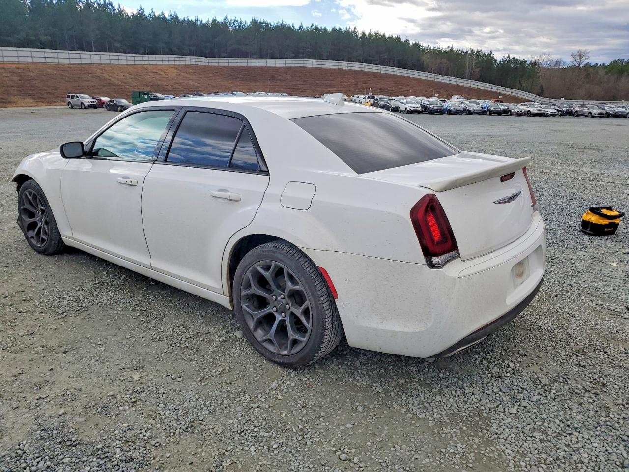 2019 CHRYSLER 300 S photo 2
