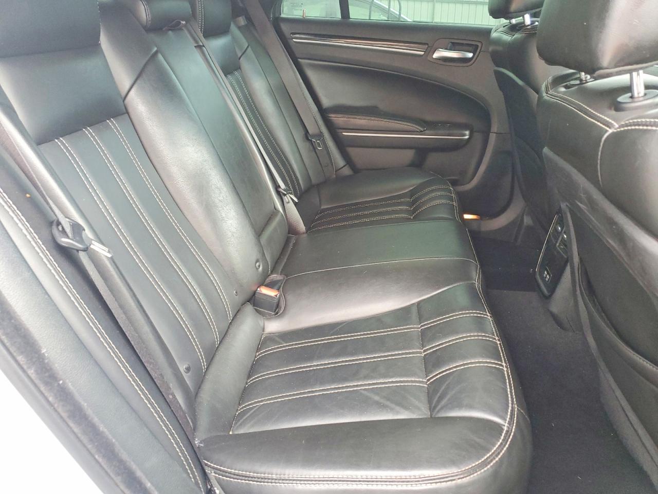 2019 CHRYSLER 300 S photo 10