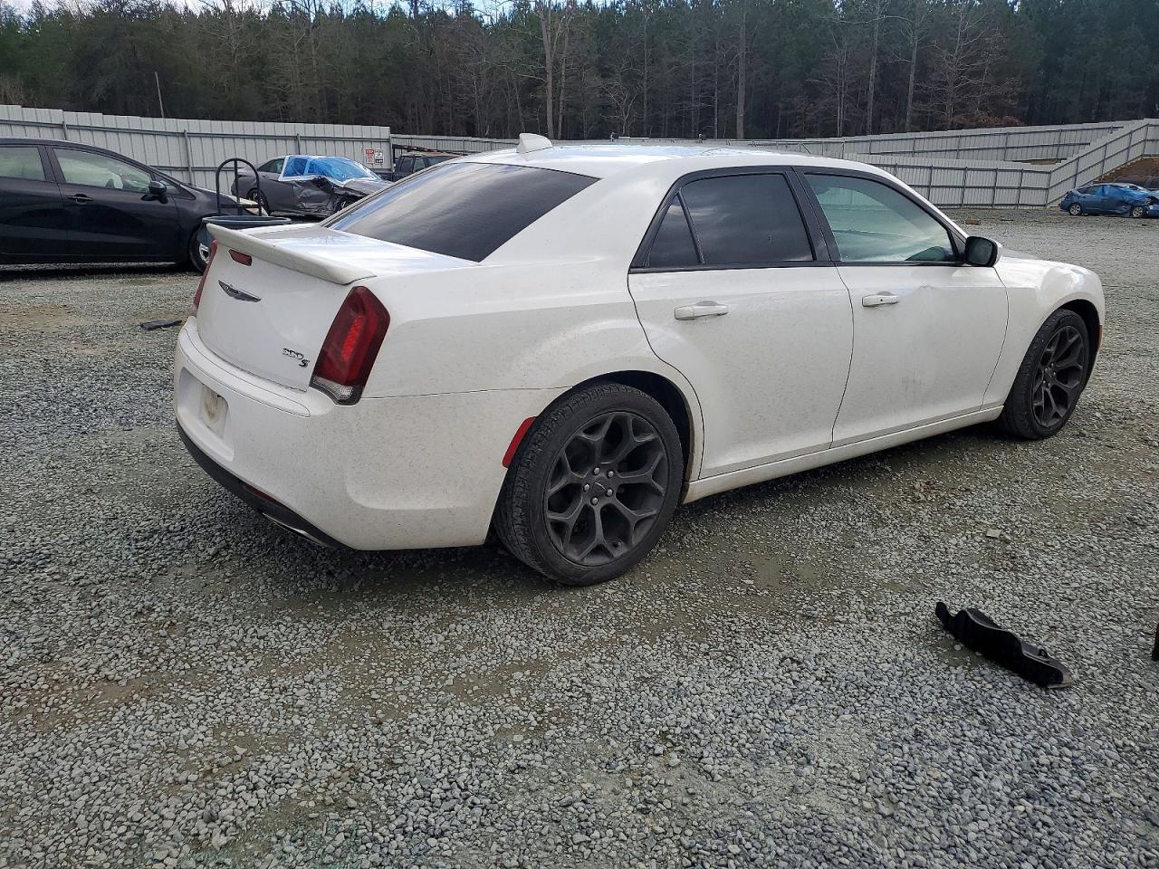 2019 CHRYSLER 300 S photo 3