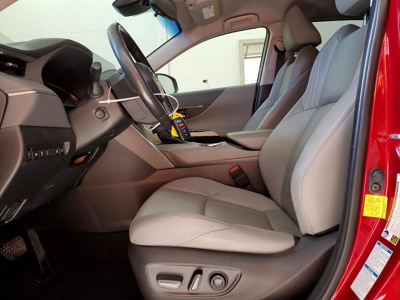 2021 TOYOTA VENZA LE photo 7