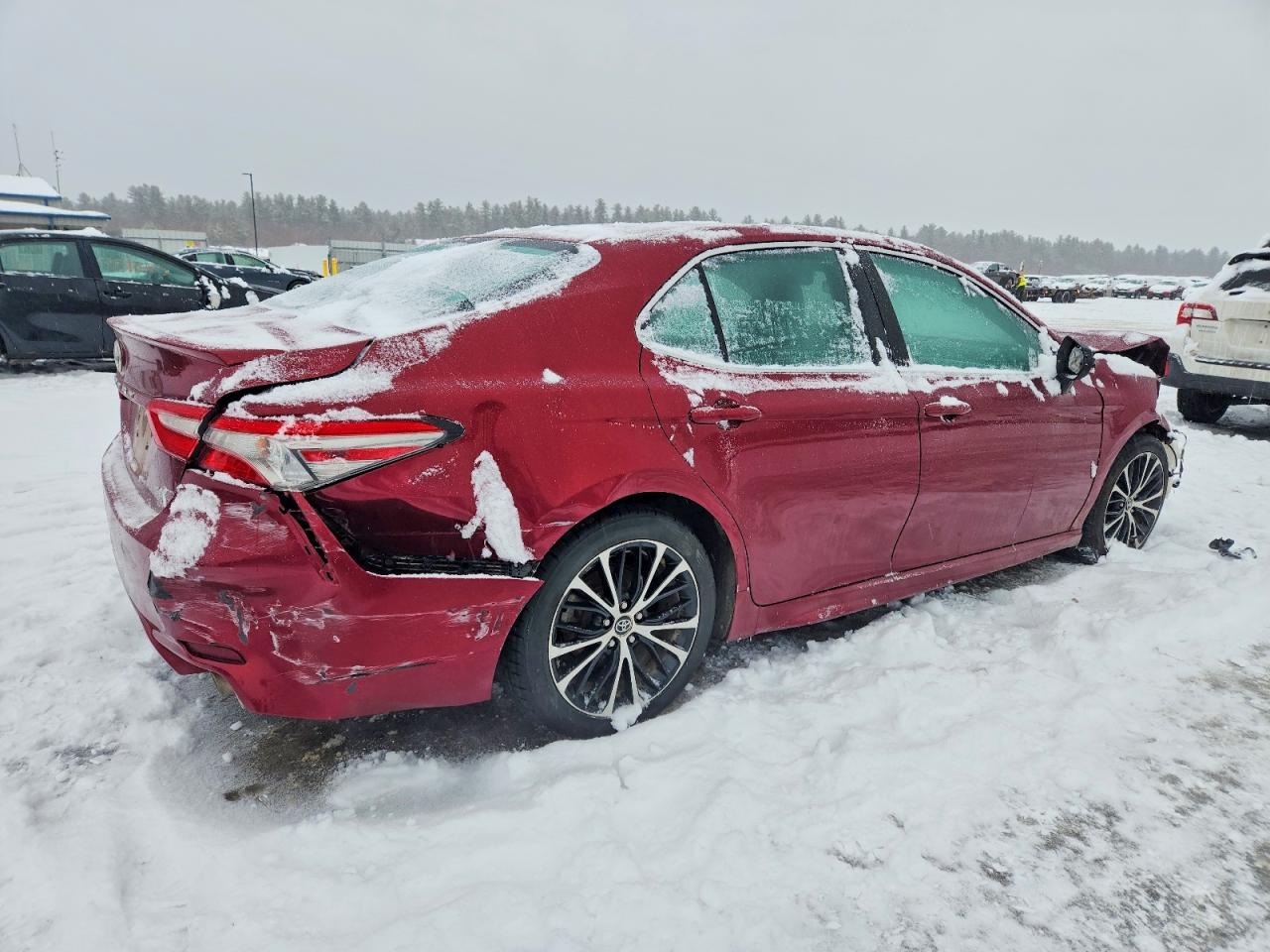 2018 TOYOTA CAMRY SE photo 3