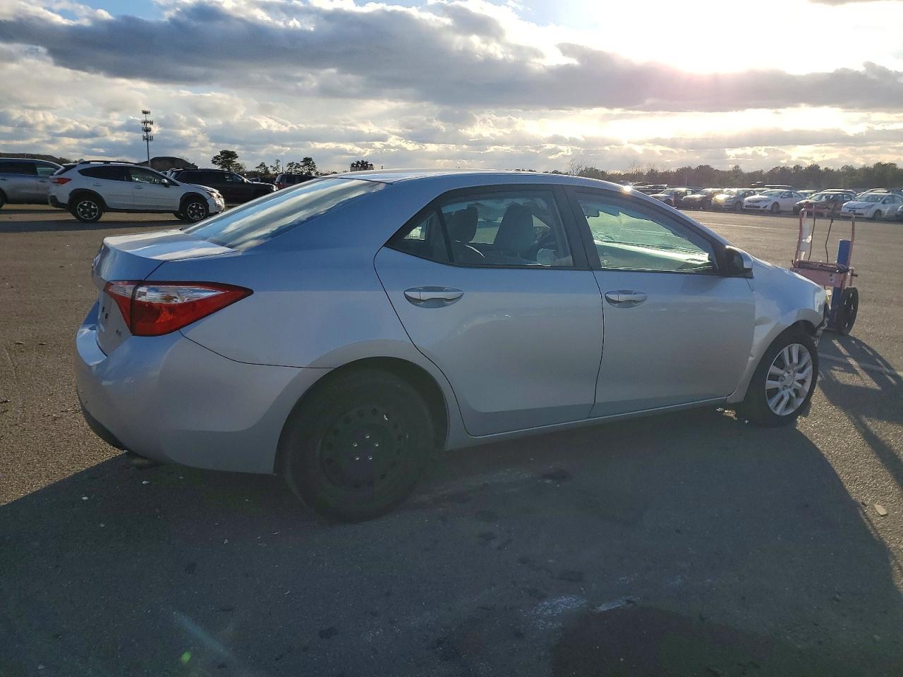 2015 TOYOTA COROLLA LE photo 3