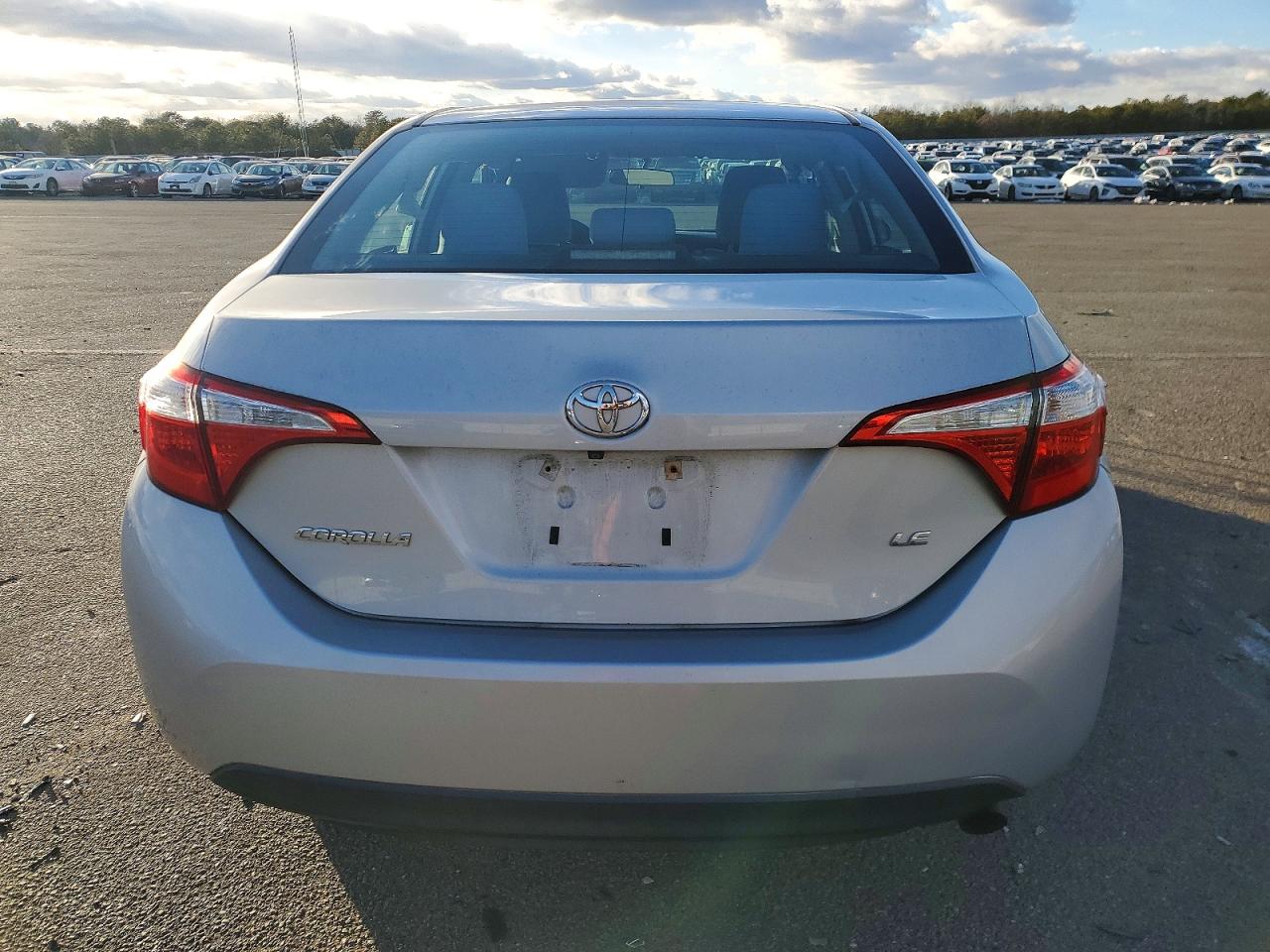 2015 TOYOTA COROLLA LE photo 6