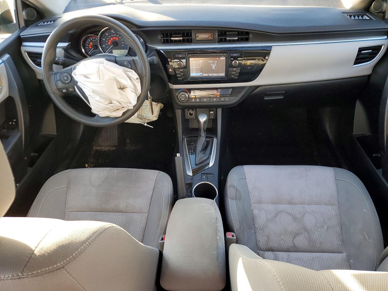 2015 TOYOTA COROLLA LE photo 8