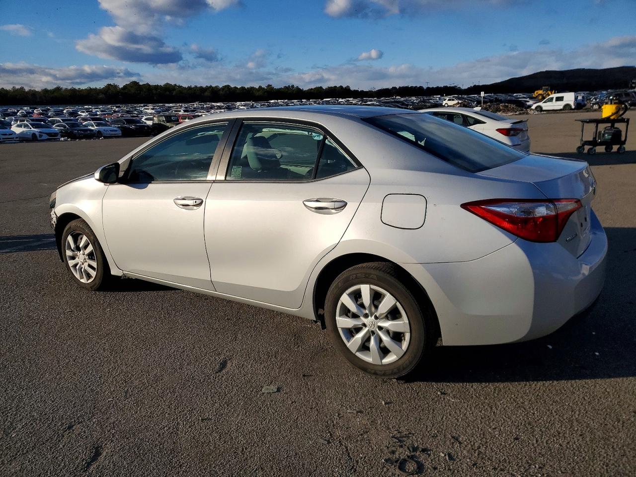 2015 TOYOTA COROLLA LE photo 2