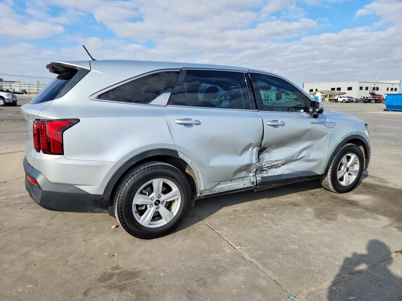 2022 KIA SORENTO LX photo 3