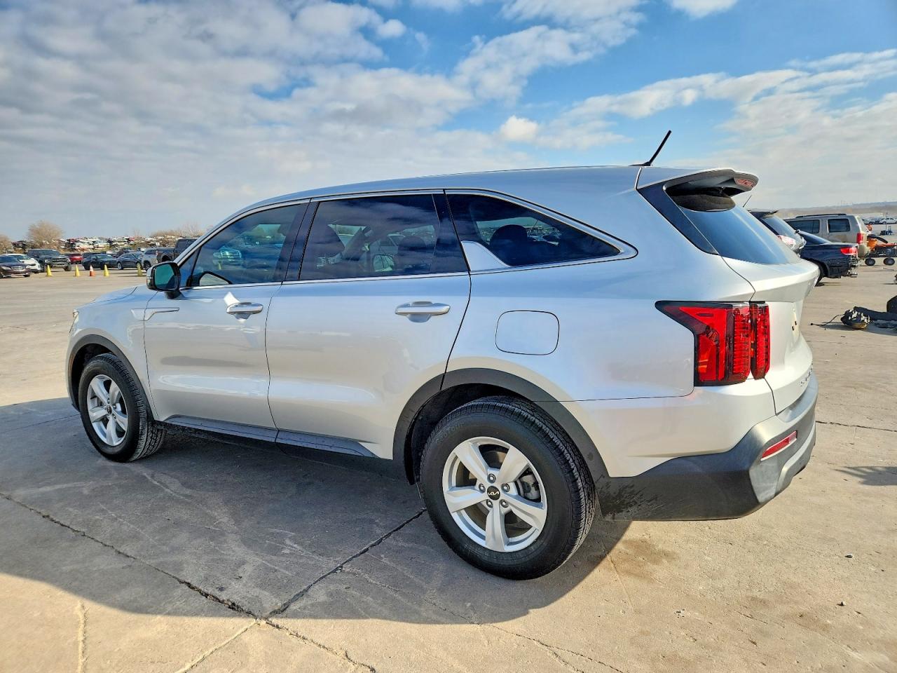 2022 KIA SORENTO LX photo 2