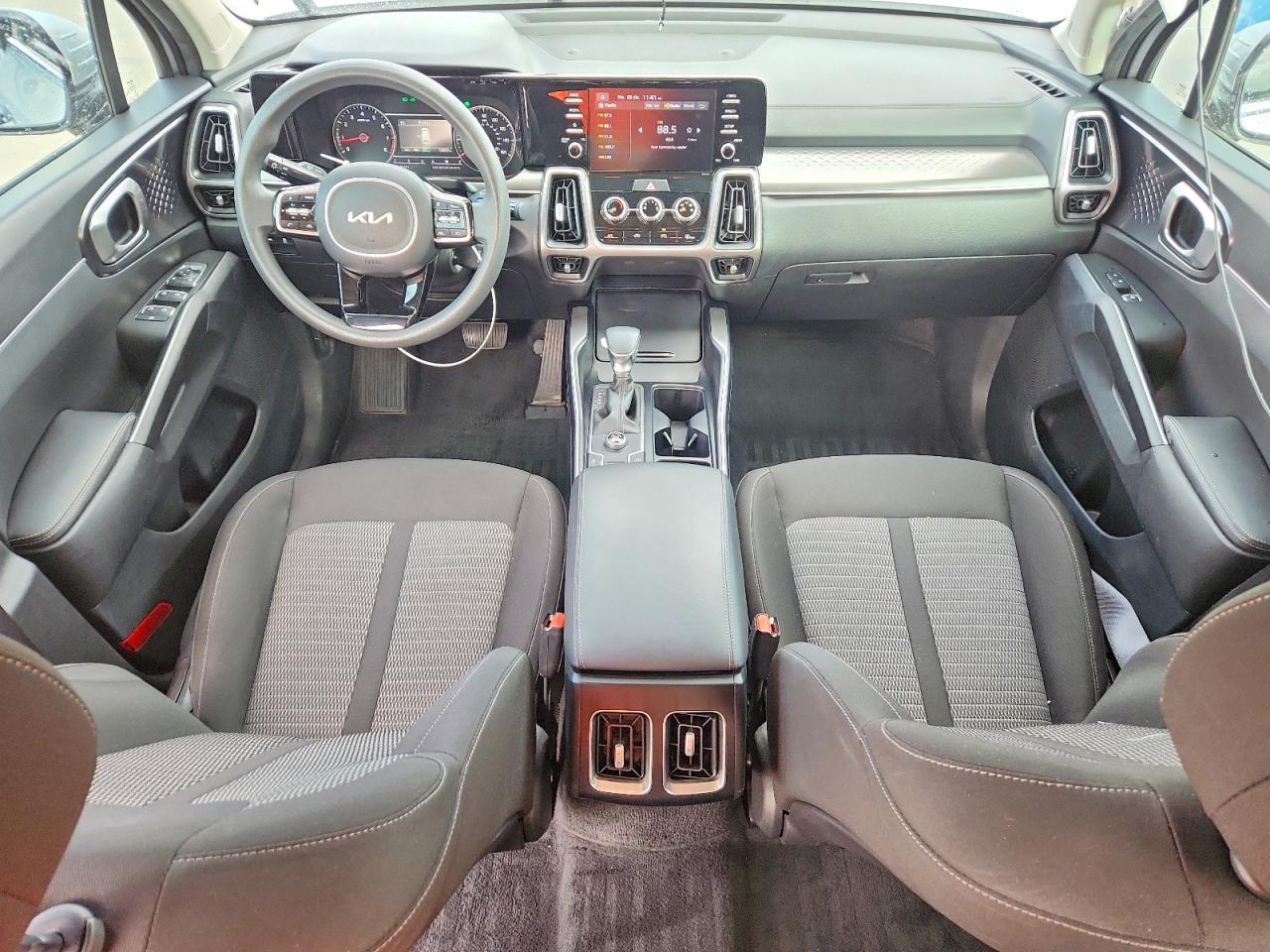 2022 KIA SORENTO LX photo 8