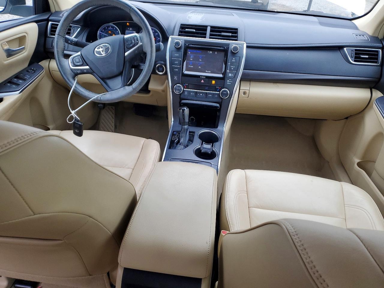 2017 TOYOTA CAMRY LE photo 8