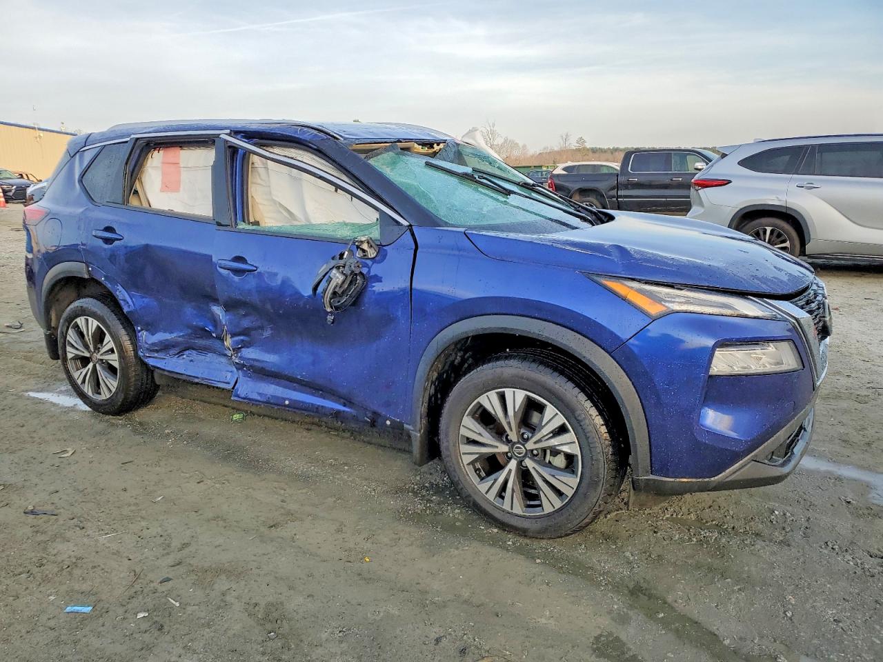 2021 NISSAN ROGUE SV photo 4