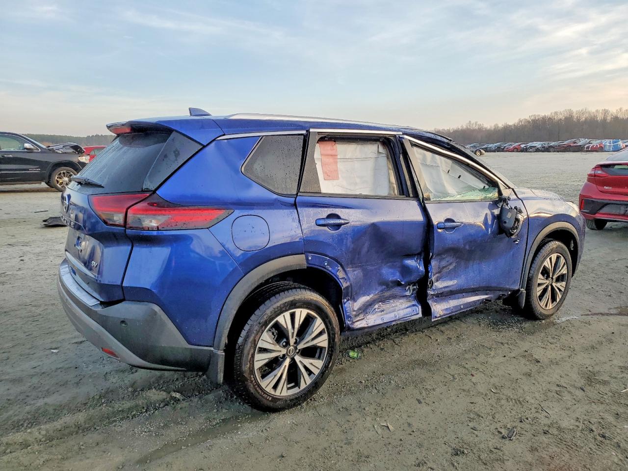 2021 NISSAN ROGUE SV photo 3