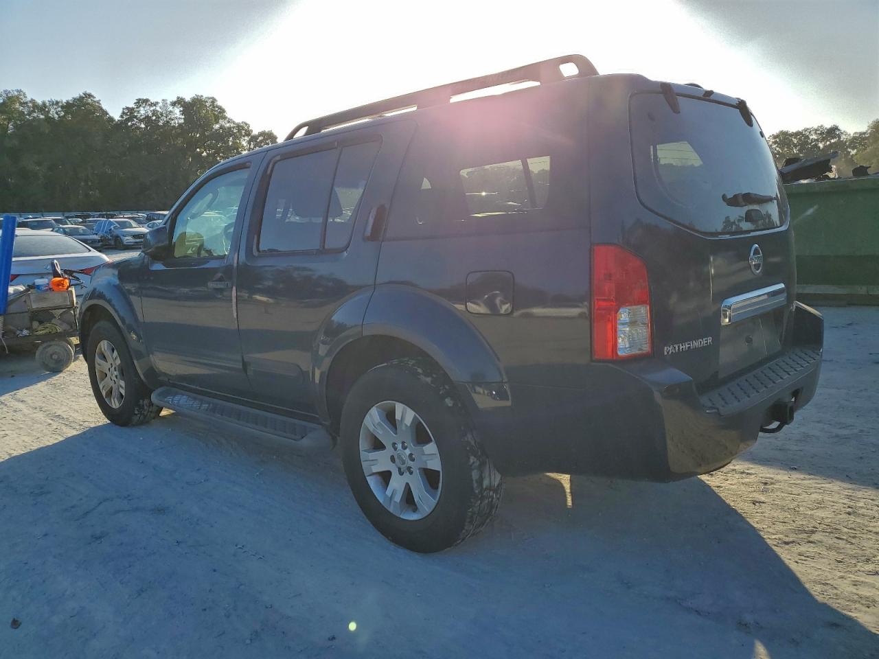 2006 NISSAN PATHFINDER LE photo 2