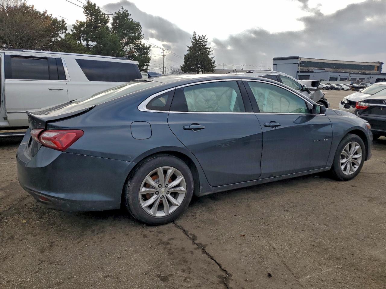 2020 CHEVROLET MALIBU LT photo 3