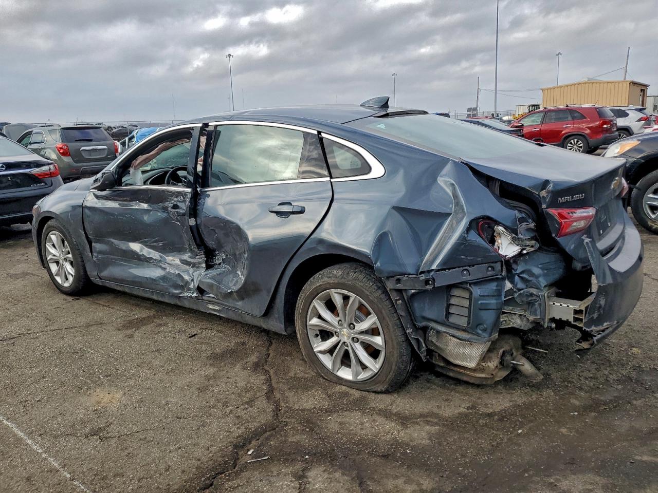 2020 CHEVROLET MALIBU LT photo 2