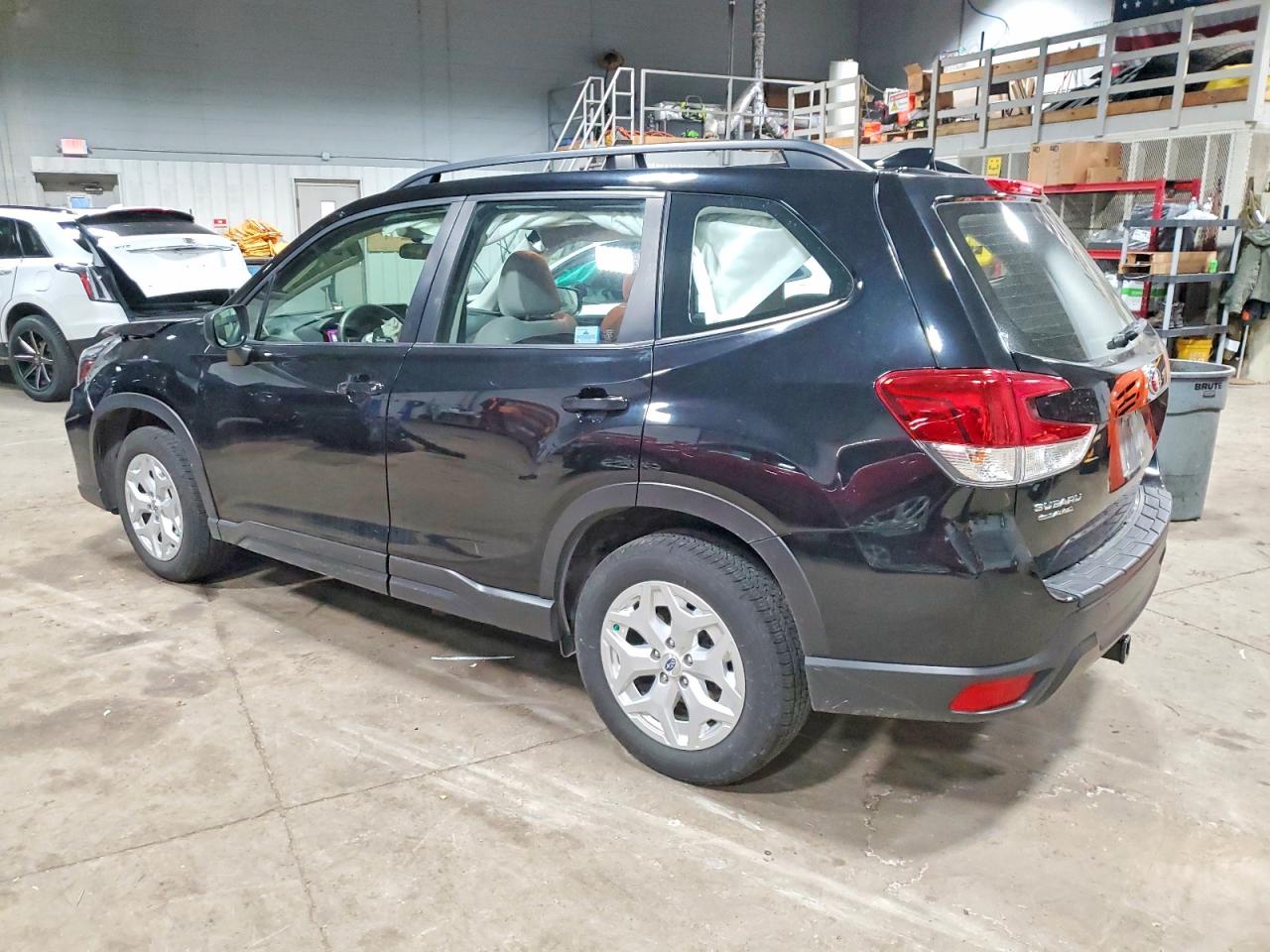 2019 SUBARU FORESTER photo 2