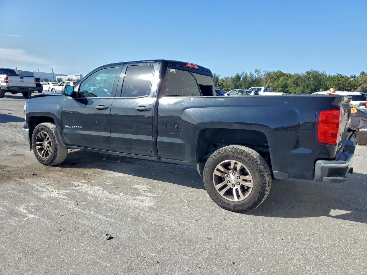 2014 CHEVROLET SILVERADO C1500 LT photo 2