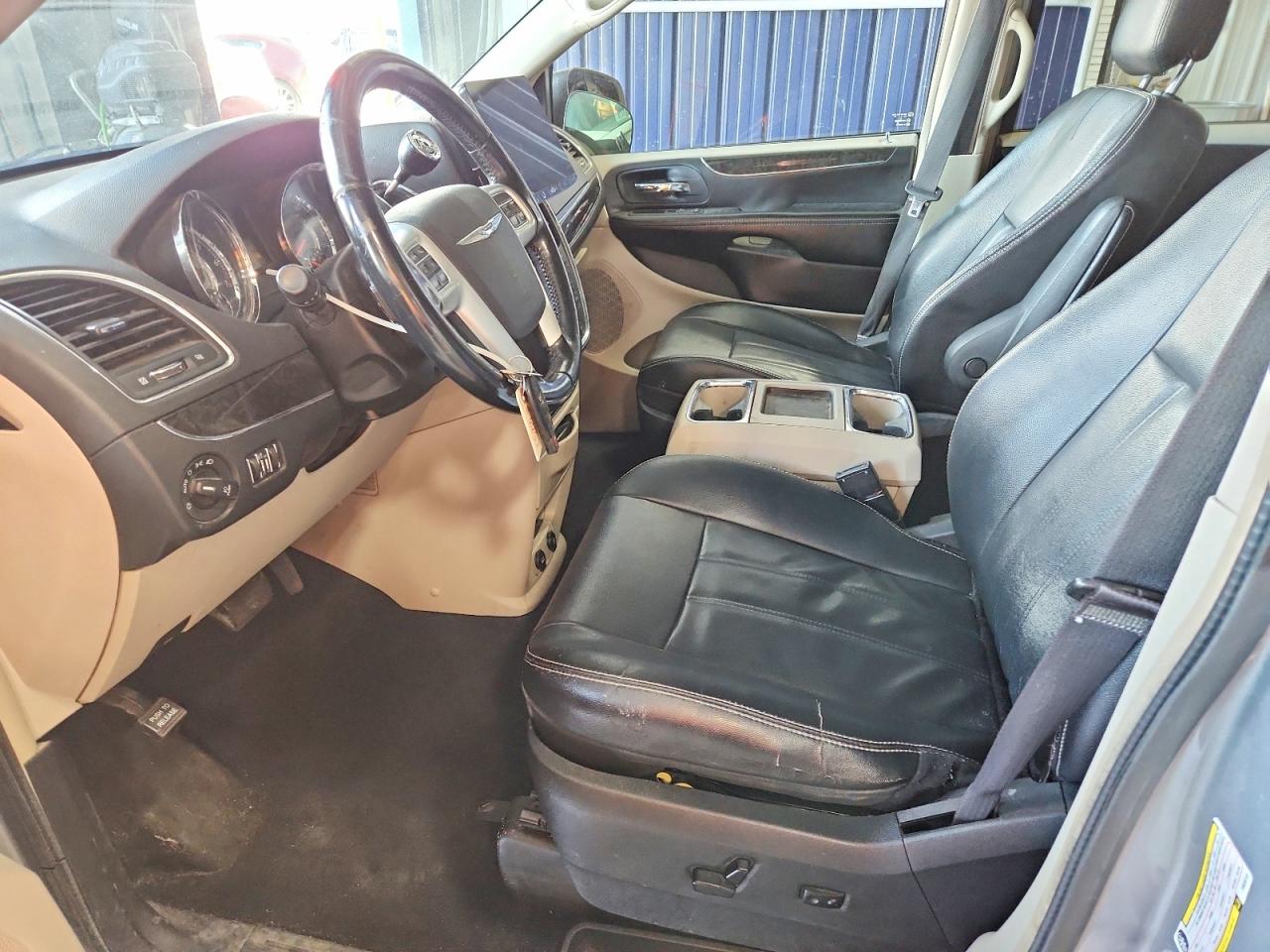2015 CHRYSLER TOWN & COUNTRY TOURING photo 7